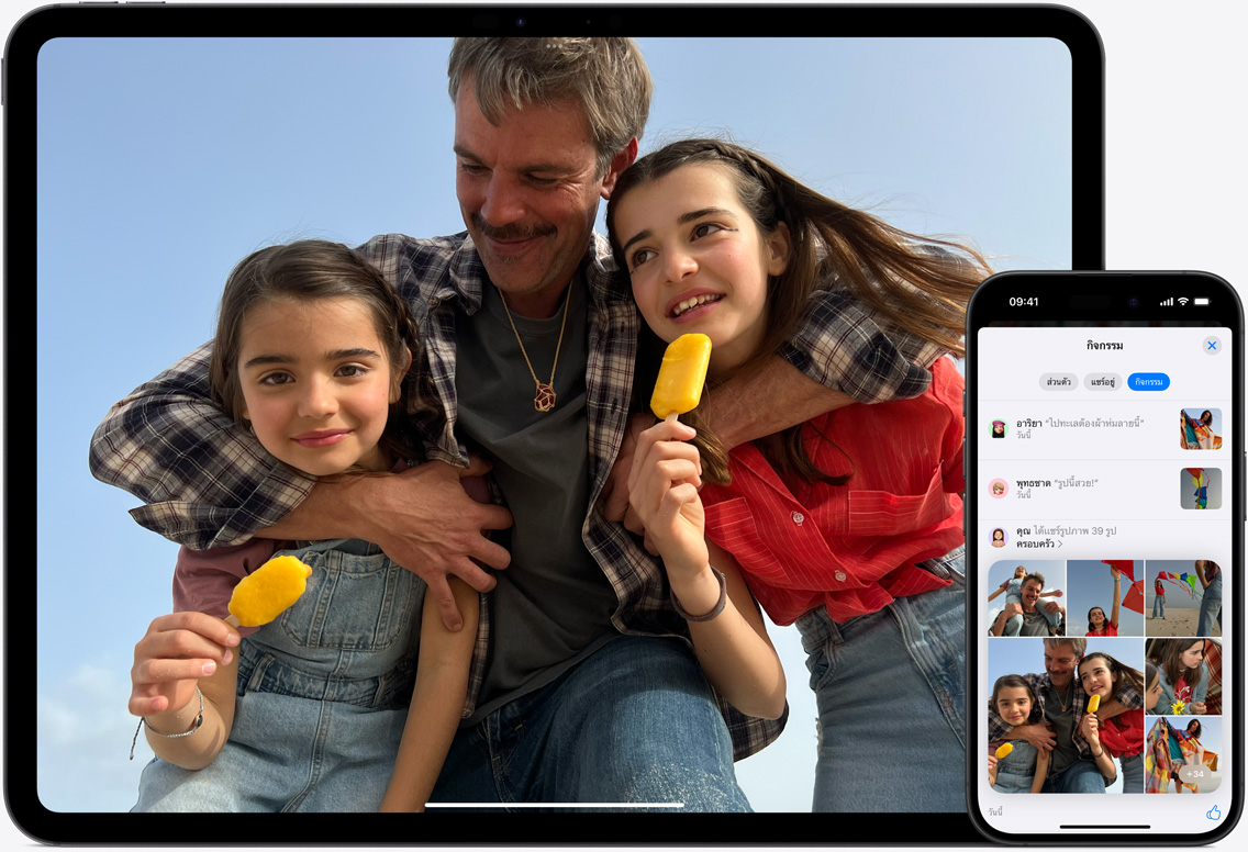 หน้าจอ Macbook และ iPhone ที่แสดงคุณสมบัติรูปภาพ iCloud ซึ่งมีรูปภาพของคุณพ่อกับลูกสาวสองคนอยู่ที่ชายหาด