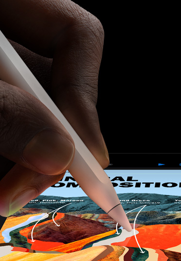 Apple Pencilで、iPadの画面に絵を描いている手元のクローズアップ
